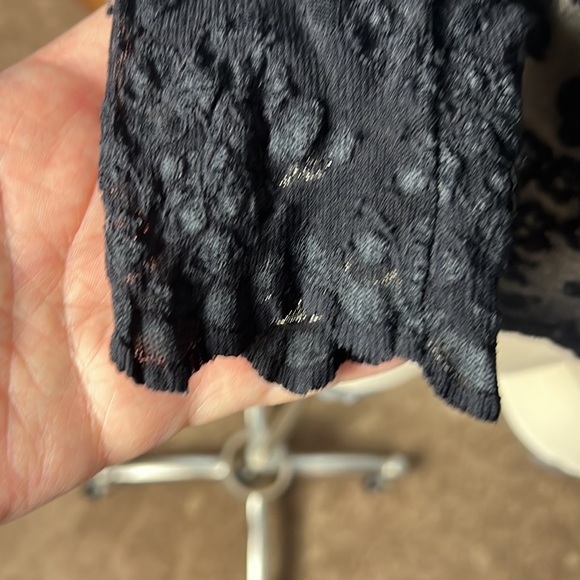 Cabi Longe Sleeve lace Tee - Picture 3 of 11